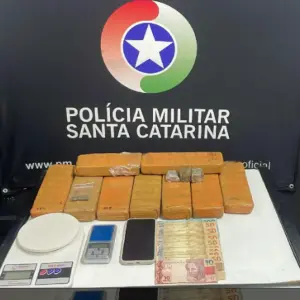 Operação resulta na apreensão de mais de quatro quilos de maconha