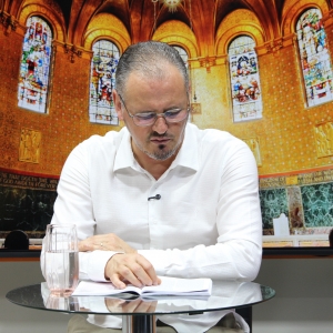 Programa diário promove momentos de espiritualidade, reflexão e conexão com Deus, fortalecendo a fé