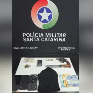 Caso de violência doméstica termina com apreensão de drogas e arma