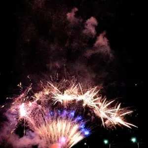 Show nacional e queima de fogos marcaram o Réveillon em cidade da região