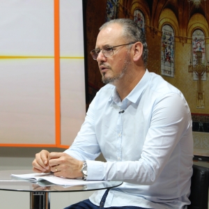 Acompanhe um momento de fé, oração e reflexão com Padre Elizandro, trazendo esperança para sua tarde