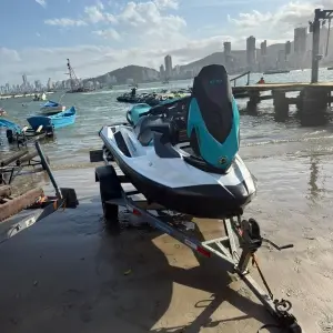 Condução perigosa de jet ski e falta de habilitação são flagrados após denúncia em praia movimentada