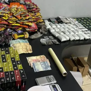 Ação desarticula esquema de tráfico e apreende drogas e munições em município da região