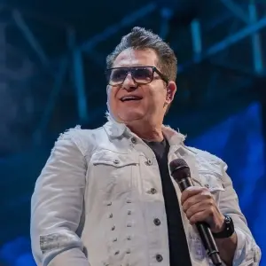 Cantor Marrone, da dupla Bruno e Marrone, participa de futebol dos amigos em Tijucas 