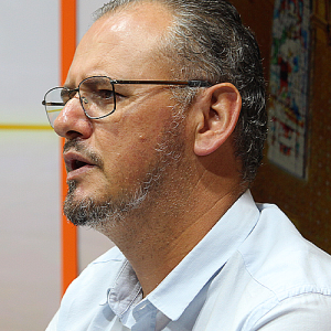 Tarde especial de fé e oração com Padre Elizandro, trazendo palavras que confortam, renovam e edificam