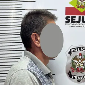 Foragido por crimes de roubo e receptação na região é preso em Blumenau