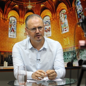 Padre Elizandro traz uma palavra de fé para reacender a esperança e fortalecer o início da sua semana