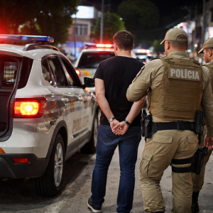 Abordagem termina com prisão de foragido da justiça