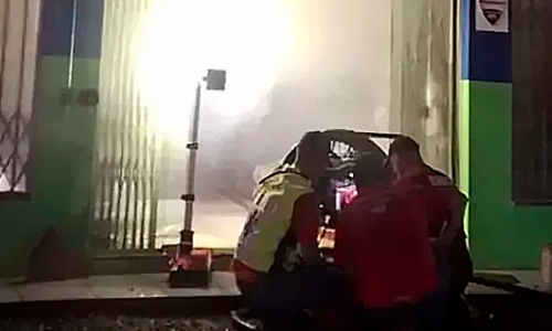 Incêndio de grande proporção atinge comércio têxtil durante a madrugada