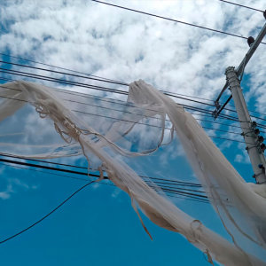 Telas de proteção provocam apagões em cidades do litoral
