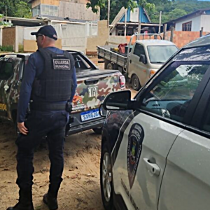 Imóveis em área proibida são notificados durante fiscalização