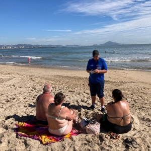 Quem são esses turistas? Estudo investiga o público das praias da região 