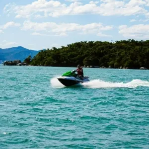 Prefeitura aperta o cerco e exige cadastro de empresas de jet ski nas praias