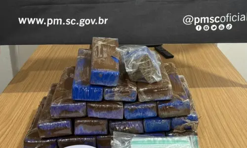 🚨 Droga escondida em telhado leva a apreensão de quase 15 kg de maconha