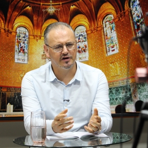 Programa diário promove momentos de espiritualidade, reflexão e conexão com Deus, fortalecendo a fé