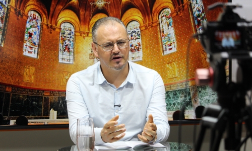 Programa diário promove momentos de espiritualidade, reflexão e conexão com Deus, fortalecendo a fé