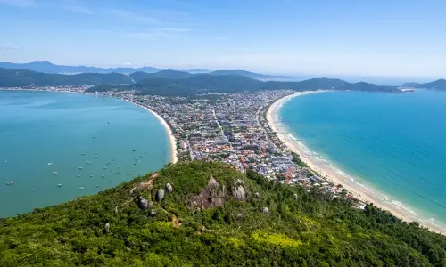 Casos de diarreia disparam 370% em praia mais procurada no verão