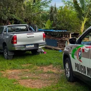 Hilux roubada em assalto violento é encontrada abandonada no Centro de São João Batista 