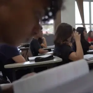 Programa oferece oportunidades para professores e assistência estudantil