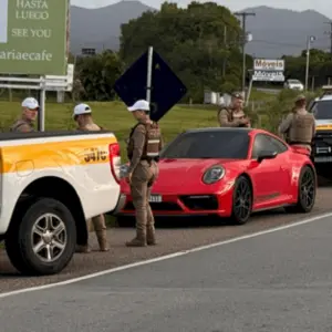 Porsche de R$ 1,5 milhão desaparece de pátio público 