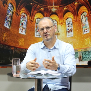 Acompanhe um momento de fé, oração e reflexão com Padre Elizandro, trazendo esperança para sua tarde