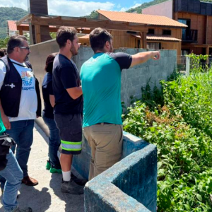 Ligações clandestinas de esgoto são lacradas durante operação