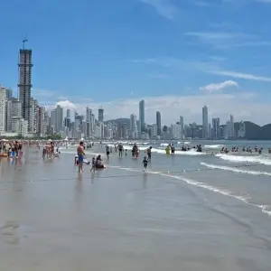 Verão em BC: Praia Central alcança quase 100% de pontos próprios para banho