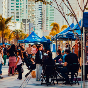 Orla vira palco gigante e recebe maratona de shows gratuitos