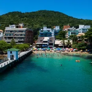 VÍDEO ▶️ | Bombinhas entra no radar mundial e dispara entre os destinos mais buscados