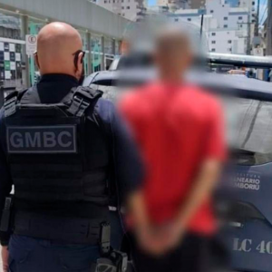 Ladrão é pego no flagra usando cartões furtados em cidade da região