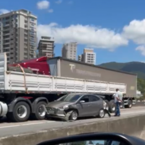 ATENÇÃO ⚠️ três acidentes travam a BR-101 entre Tijucas e Balneário