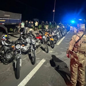 Fiscalização interrompe rachas e rolezinhos de motociclistas na BR-101 