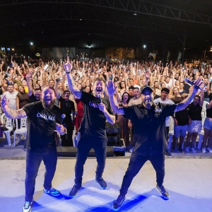 VÍDEO ▶️ | Clube dos Canalhas faz apresentação inédita em casa de eventos de Porto Belo