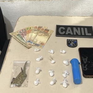 Dupla é presa por tráfico de drogas em área conhecida pelo crime