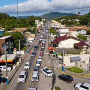 Rompimento de adutora deixa município sem água e afeta toda a população