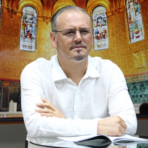 Padre Elizandro conduz uma tarde de fé para renovar a esperança e fortalecer o coração