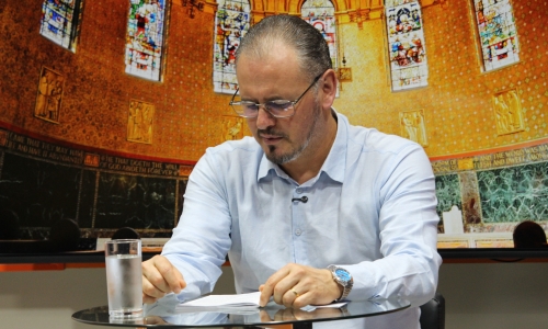 Tarde de fé e oração com Padre Elizandro traz palavras que confortam e renovam a alma