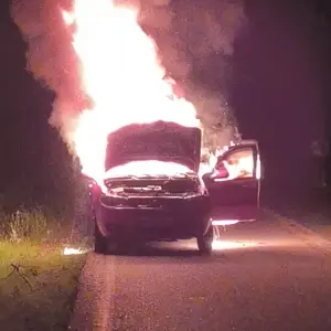 Pane elétrica provoca incêndio e destrói carro na SC-108 