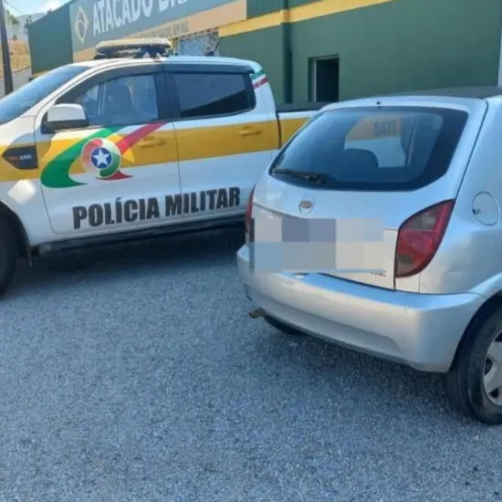 Motorista é flagrado dirigindo com CNH suspensa com placa de Tijucas