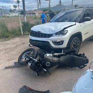 Colisão na SC-410 entre dois veículos deixa motorista preso às ferragens em Canelinha