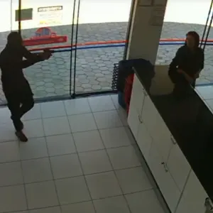 ATUALIZAÇÃO | Criminosos levam R$ 11 mil de loja em Tijucas e não são localizados