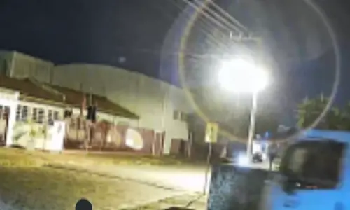 Suspeito ronda residência por mais de 20 minutos e acende alerta de moradores