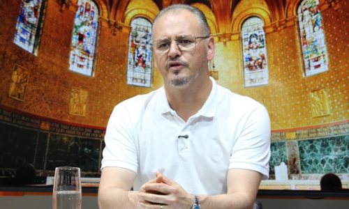 Padre Elizandro conduz uma tarde de fé para renovar a esperança nesta terça-feira,10 de fevereiro