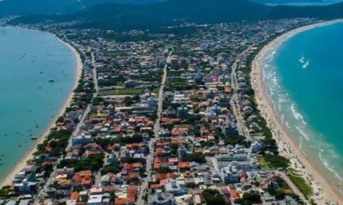 Problemas de saneamento básico voltam a assombrar a alta temporada em Bombinhas