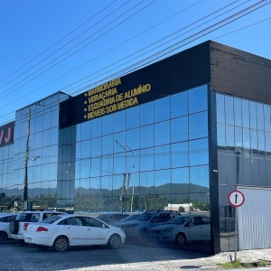 Grupo unifica marmoraria, vidraçaria e móveis sob medida e se consolida como referência