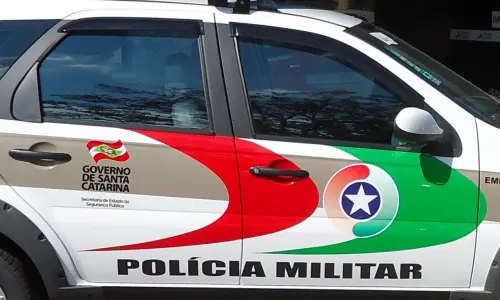 Mulher é rendida, amarrada e tem joias roubadas dentro de casa 