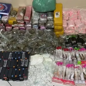 Dupla de criminosos que portava grande quantidade de entorpecentes é presa na Grande Florianópolis