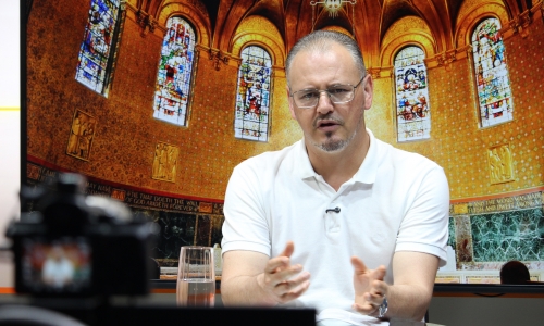 Padre Elizandro conduz uma tarde para renovar a esperança nesta quinta-feira, 12 de fevereiro