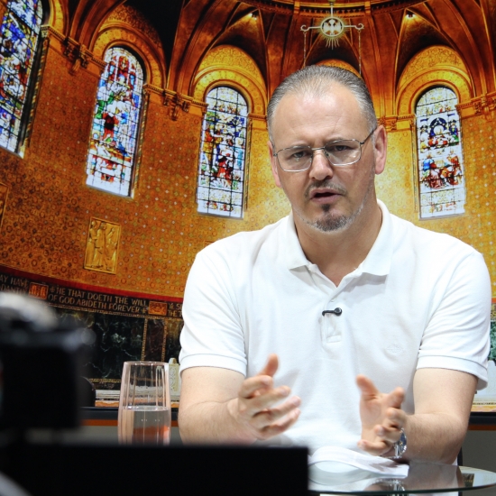 Padre Elizandro conduz uma tarde para renovar a esperança nesta quinta-feira, 12 de fevereiro