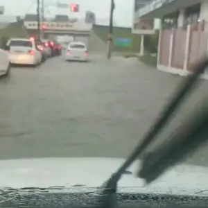 TEMPORAL: Forte trovoada provoca alagamentos em bairros de Tijucas